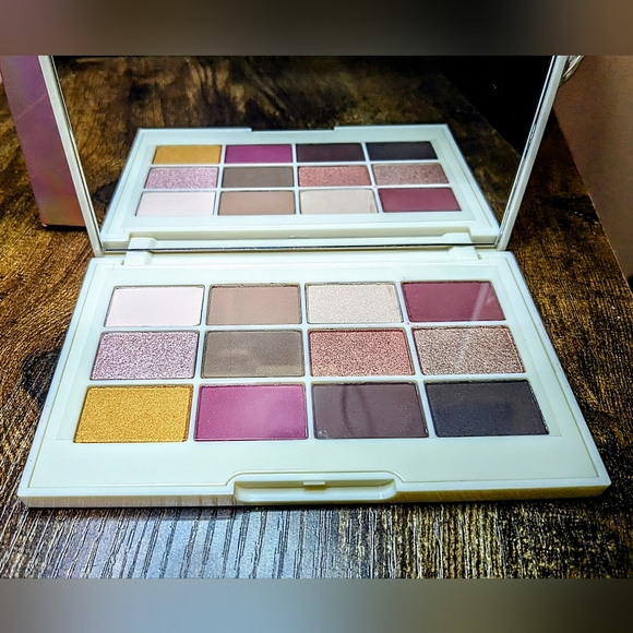 5/75$ JOUER COSMETICS Rose Gold Shimmer Palette - Picture 4 of 16